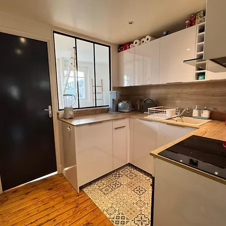 Spacious Close To The 아파트